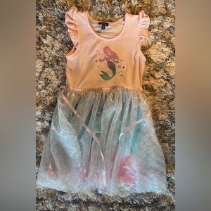 Girls size 6x dress. Excellent condition.